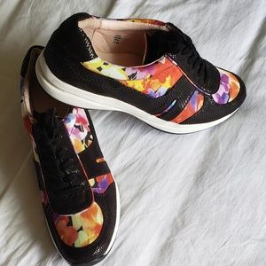 Women Canvas Shoes TARYN ROSE brand